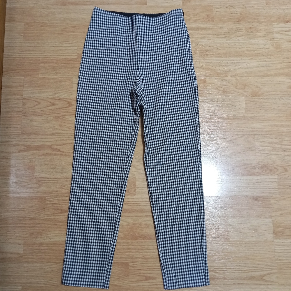 H&M Cropped side zip pants. EUC.